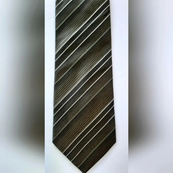 Kenneth Cole Olive Green Striped Handmade Imported Silk Necktie 4"x 64" - Picture 1 of 5